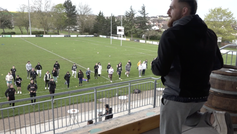 entrainement dans le cadre des 2 ans, du CEJ, Contrat d’Engagement Jeune, France Travail et la Mission Locale de l’Auxerrois ont organisé un événement au cœur du stade auxerrois de rugby.