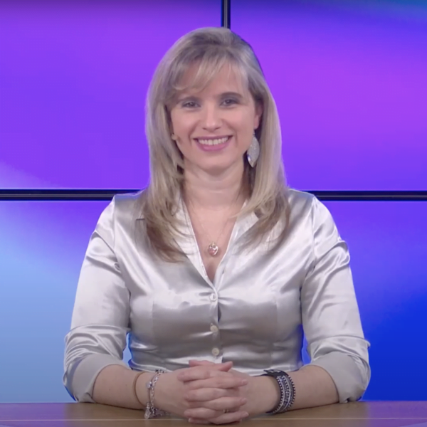 nathalie grimaud présentatrice sur le plateau de la télé de l'Yonne