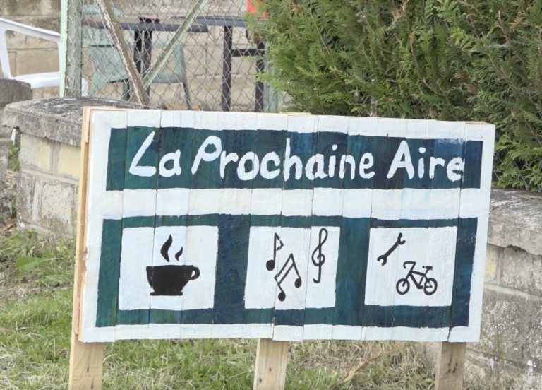 Le panneau de La prochaine aire, Projet de réhabilitations de la maison éclusière de saint-aubin-sur-Yonne en aire de Vélo-route