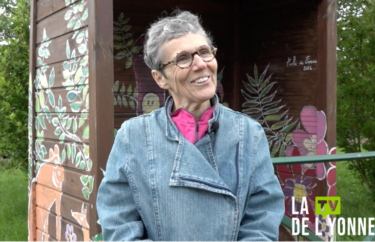 Chemins d'Artistes : La Forêt de l'Abribus par Evelyne Bouvier & École de Cornant