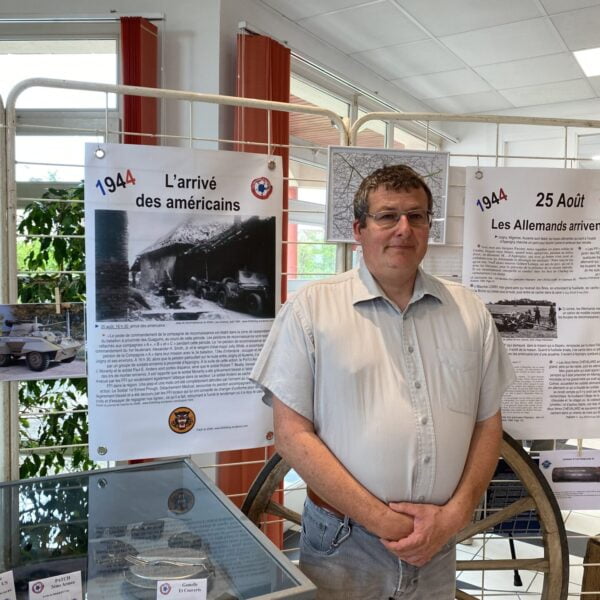 Damien Valet et son exposition d'histoire locale de la Liberation d'Appoigny à la bibliotheque municipale de la commune d'appoigny