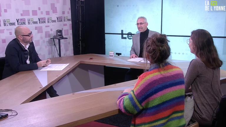 nicolas soret et l'équipe des syndicats du dechets du centre yonne sur le plateau de la télé de l'yonne